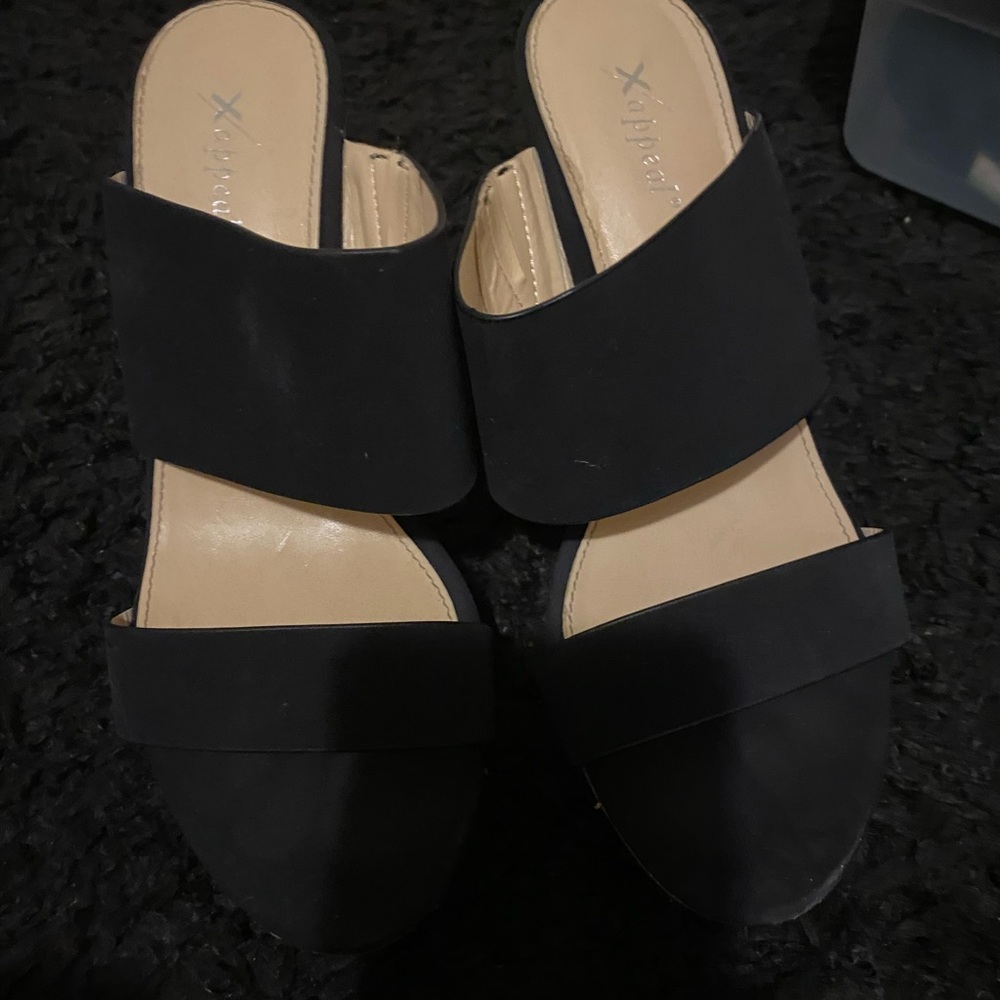 Black wedges